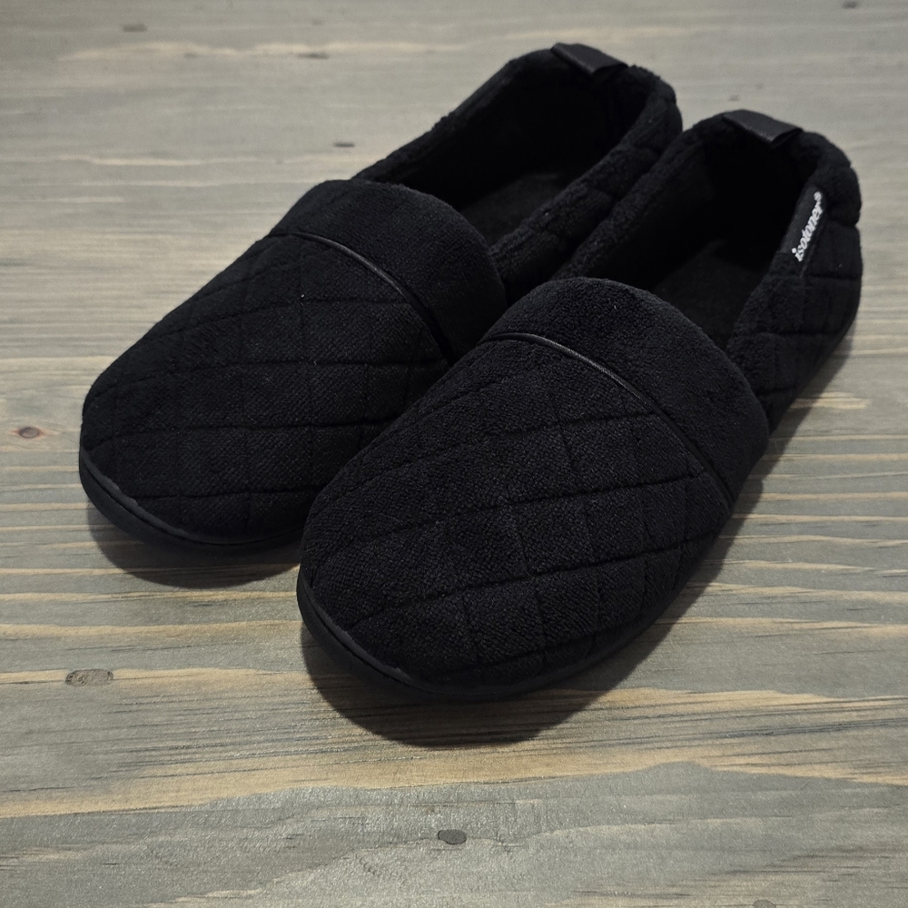 Isotoner Womens Slippers 7.5/8 Black Quilted NEW